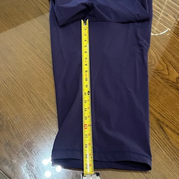 Chico's Zenergy Navy Capri/walking shorts - Picture 5 of 5